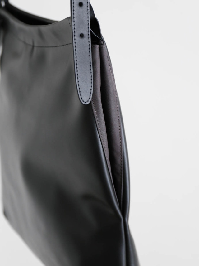 texnh テクネ｜TRIANGLE SHOULDER ブラック